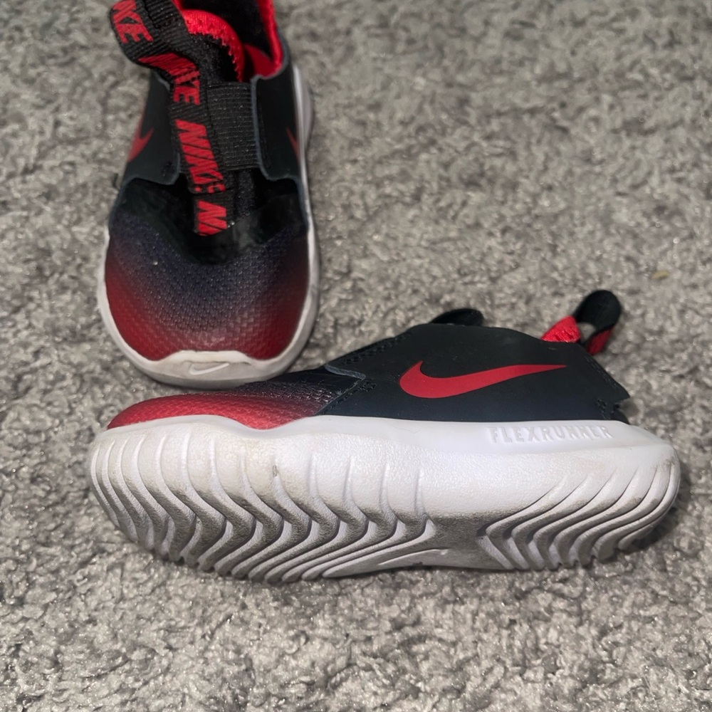 Nike flex runner size 6C